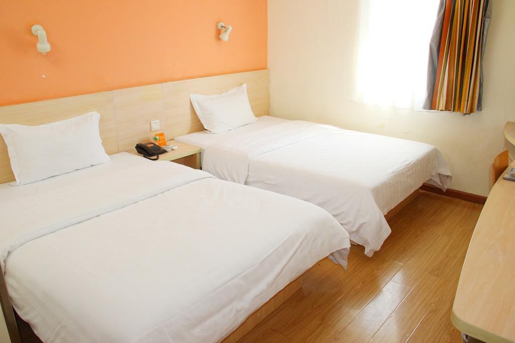 7Days Inn Nanchang North Railway Station Square Exteriér fotografie
