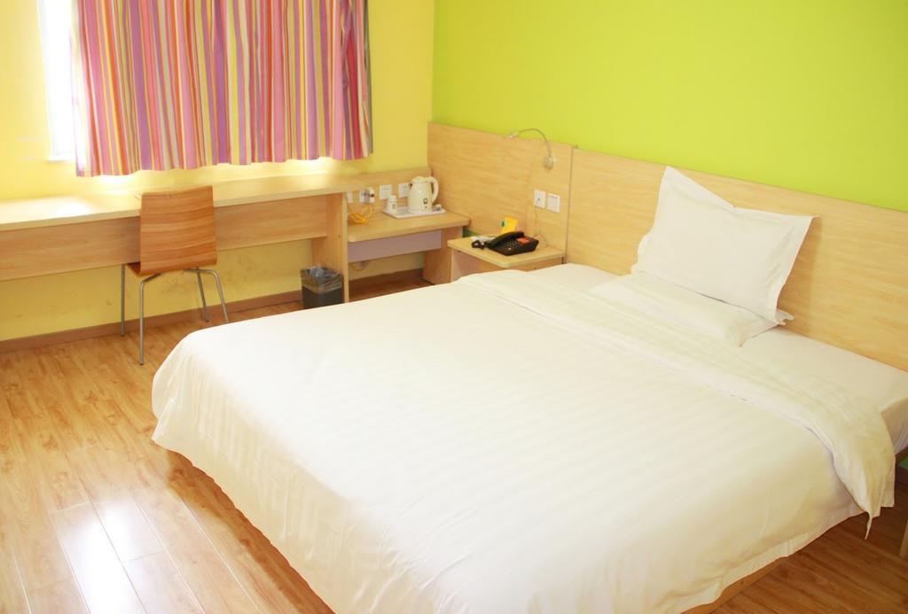 7Days Inn Nanchang North Railway Station Square Exteriér fotografie