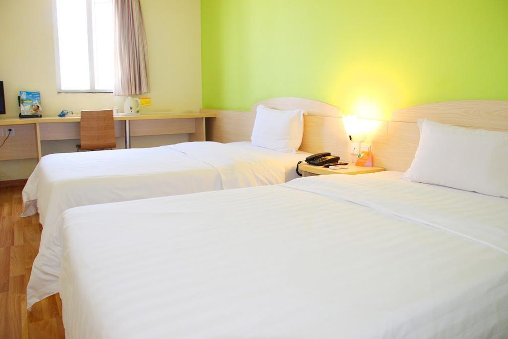 7Days Inn Nanchang North Railway Station Square Exteriér fotografie